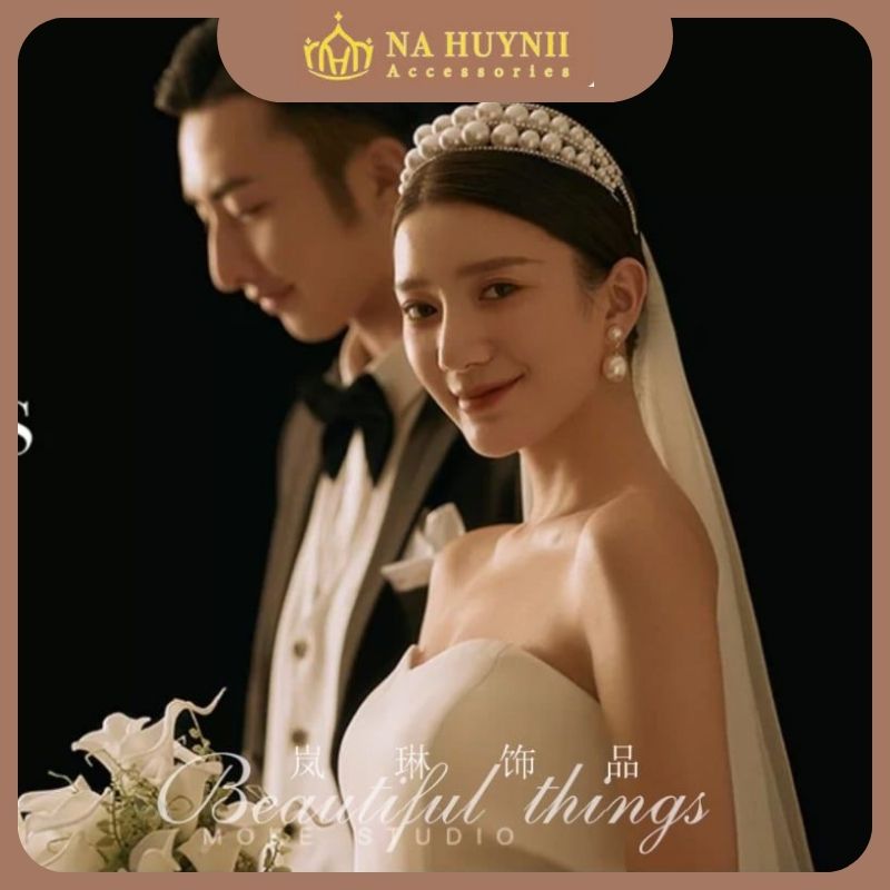 Vương miện ngọc trai cô dâu mang nét thanh lịch, sang trọng