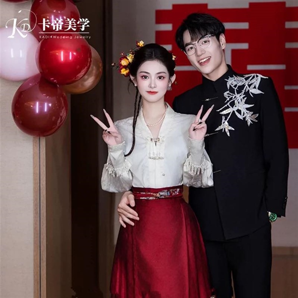 Set Trâm Hoa Đỏ Mix Lá Phale Kèm Bông Tai - - Hình ảnh 3