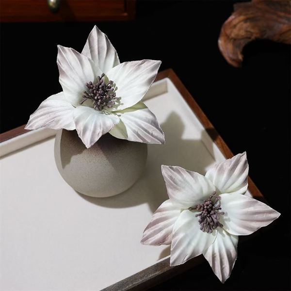 Set Hoa Trắng Kem Ombe Đen, Nhụy Đen, Kèm Dây Ren - - Hình ảnh 3