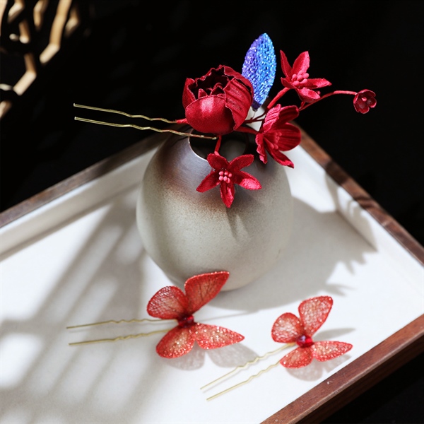 Set Trâm Hoa Đỏ 5 Món Mix Lá Xanh Kèm Bông Tai - - Hình ảnh 3