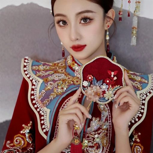 QUẠT MINI NHUNG ĐỎ VIỀN ĐÁ ĐÍNH HOA PASTEL MIX TUA RUA ĐỎ PHỤ KIỆN CÔ DÂU PHỤ KIỆN CHỤP HÌNH -