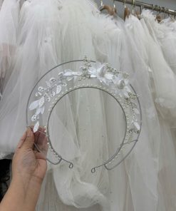 Mấn Khung Kim Loại Áo Dài Cô Dâu Màu Trắng - Mấn Trắng Lưới Viền Ngọc Trai Đính Hoa