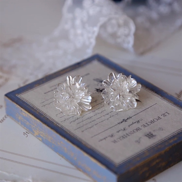 Bông Tai Hoa Trắng - 1