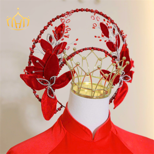 Mấn Khung Kim Loại Áo Dài Cô Dâu Màu Đỏ - Mấn Khung Viền Ngọc Trai Đính Hoa Nhung Mix Pha Lê Màu Đỏ Đô - Hình ảnh 3
