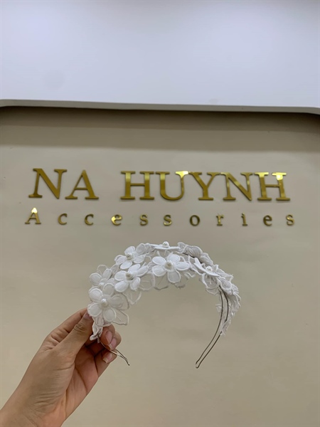 Băng Đô Cô Dâu Cài Hoa Nhẹ Nhàng, Bờm Hoa Cài Tóc - Hoa Trắng Ren 2 Tầng - Hình ảnh 10