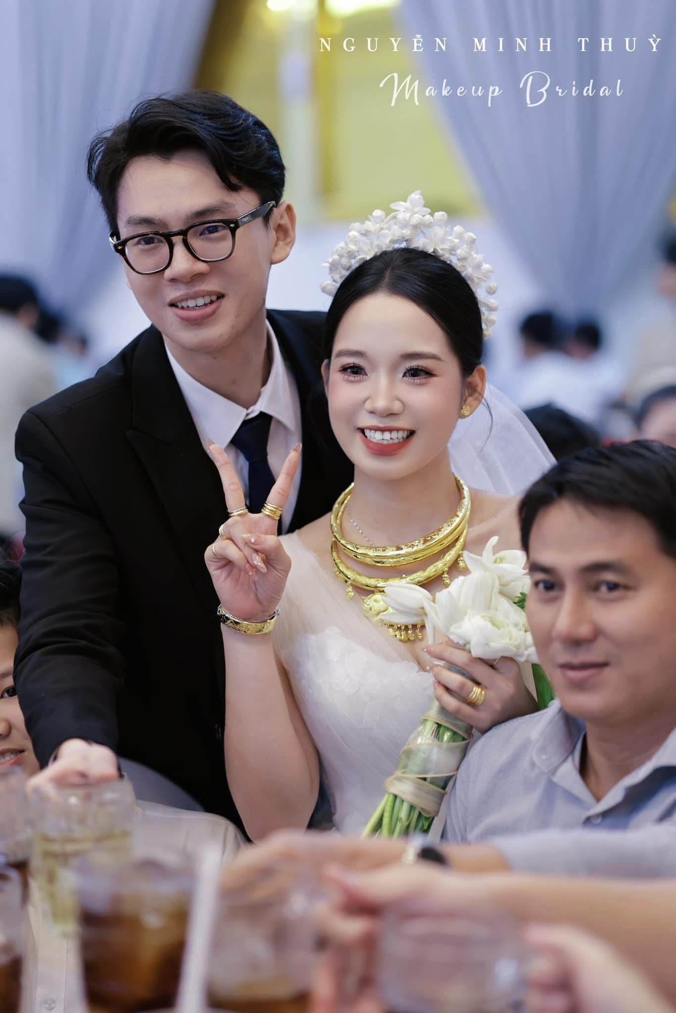 Băng Đô Cô Dâu Cài Hoa Nhẹ Nhàng, Bờm Hoa Cài Tóc - Hoa Trắng Mix Nhụy Hạt Trai - Hình ảnh 2