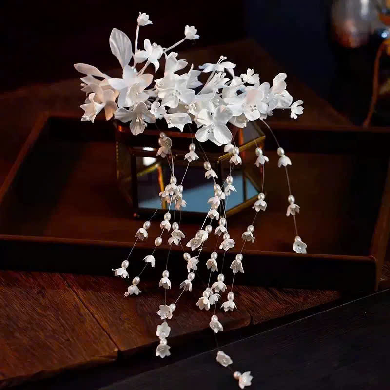 Cài Hoa Nhí Tua Rua - Trắng Kem