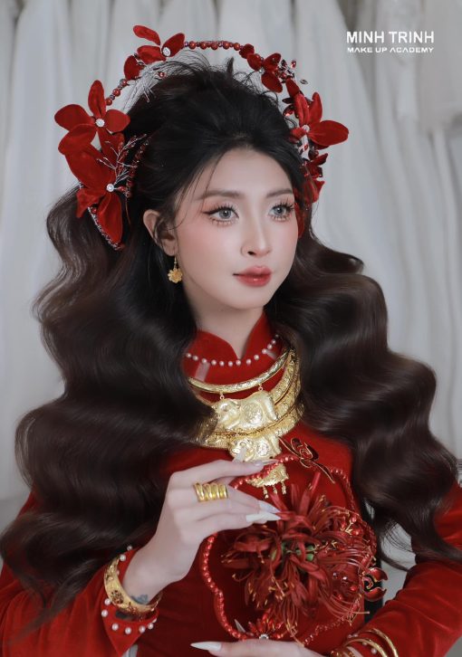 Mấn Khung Kim Loại Áo Dài Cô Dâu Màu Đỏ - Mấn Khung Viền Ngọc Trai Đính Hoa Nhung Mix Pha Lê Màu Đỏ Đô - Hình ảnh 8