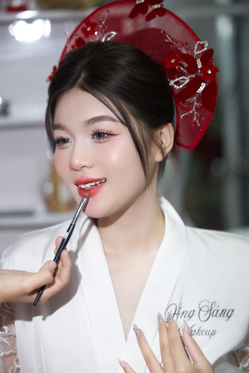Mấn Khung Kim Loại Áo Dài Cô Dâu Màu Đỏ - Mấn Lưới Đính Hồ Điệp Mix Pha Lê Màu Đỏ Đô - Hình ảnh 7