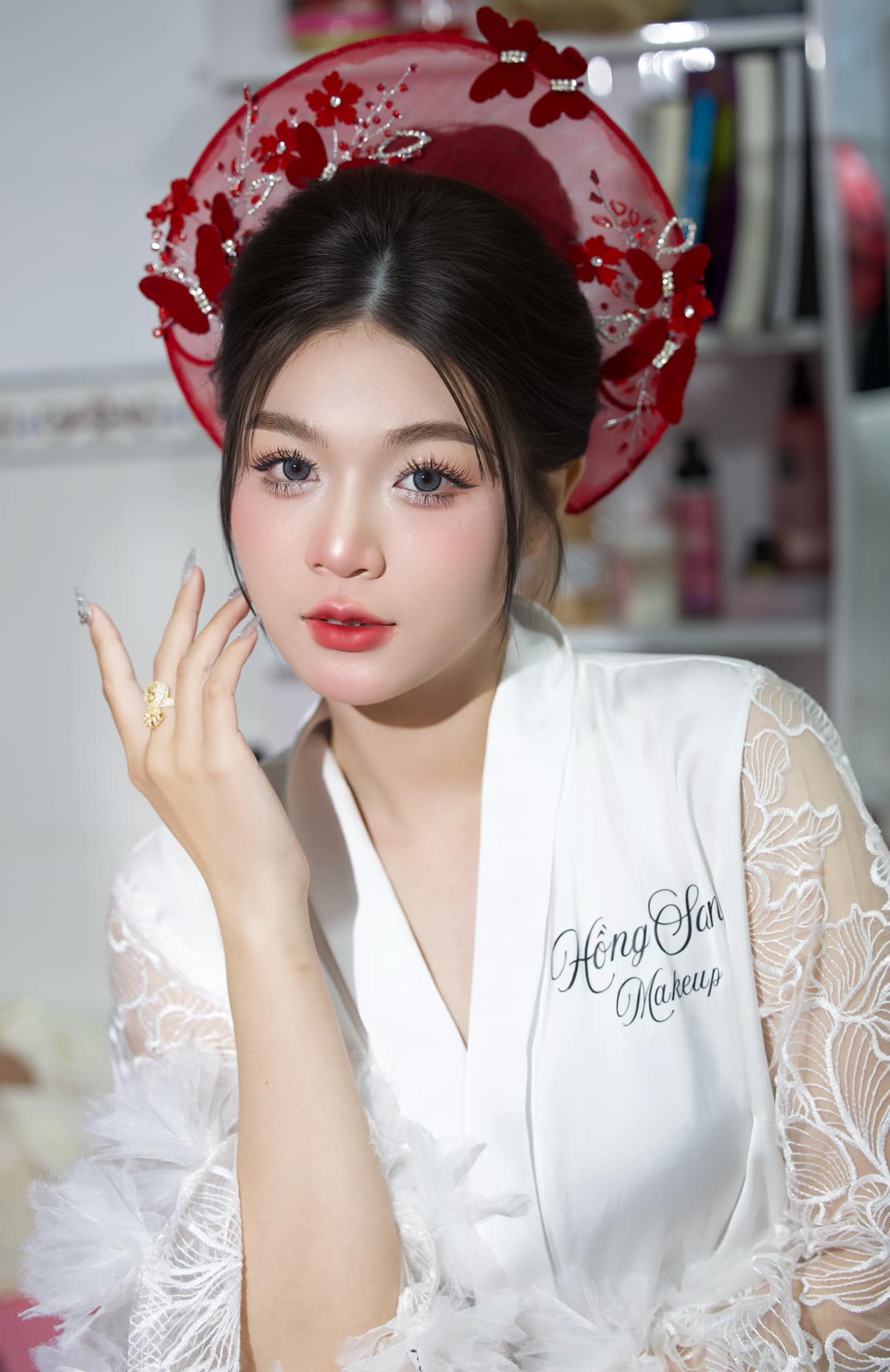 Mấn Khung Kim Loại Áo Dài Cô Dâu Màu Đỏ - Mấn Lưới Đính Hồ Điệp Mix Pha Lê Màu Đỏ Đô - Hình ảnh 8