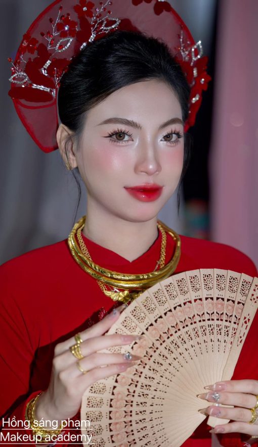 Mấn Khung Kim Loại Áo Dài Cô Dâu Màu Đỏ - Mấn Lưới Đính Hồ Điệp Mix Pha Lê Màu Đỏ Đô - Hình ảnh 5