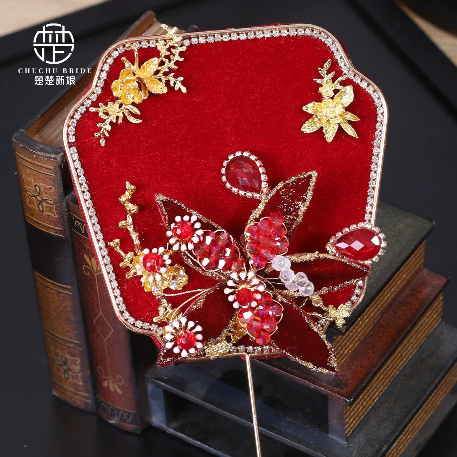 Quạt Cầm Tay Đỏ Đính Hoa Đá - Hình ảnh 4