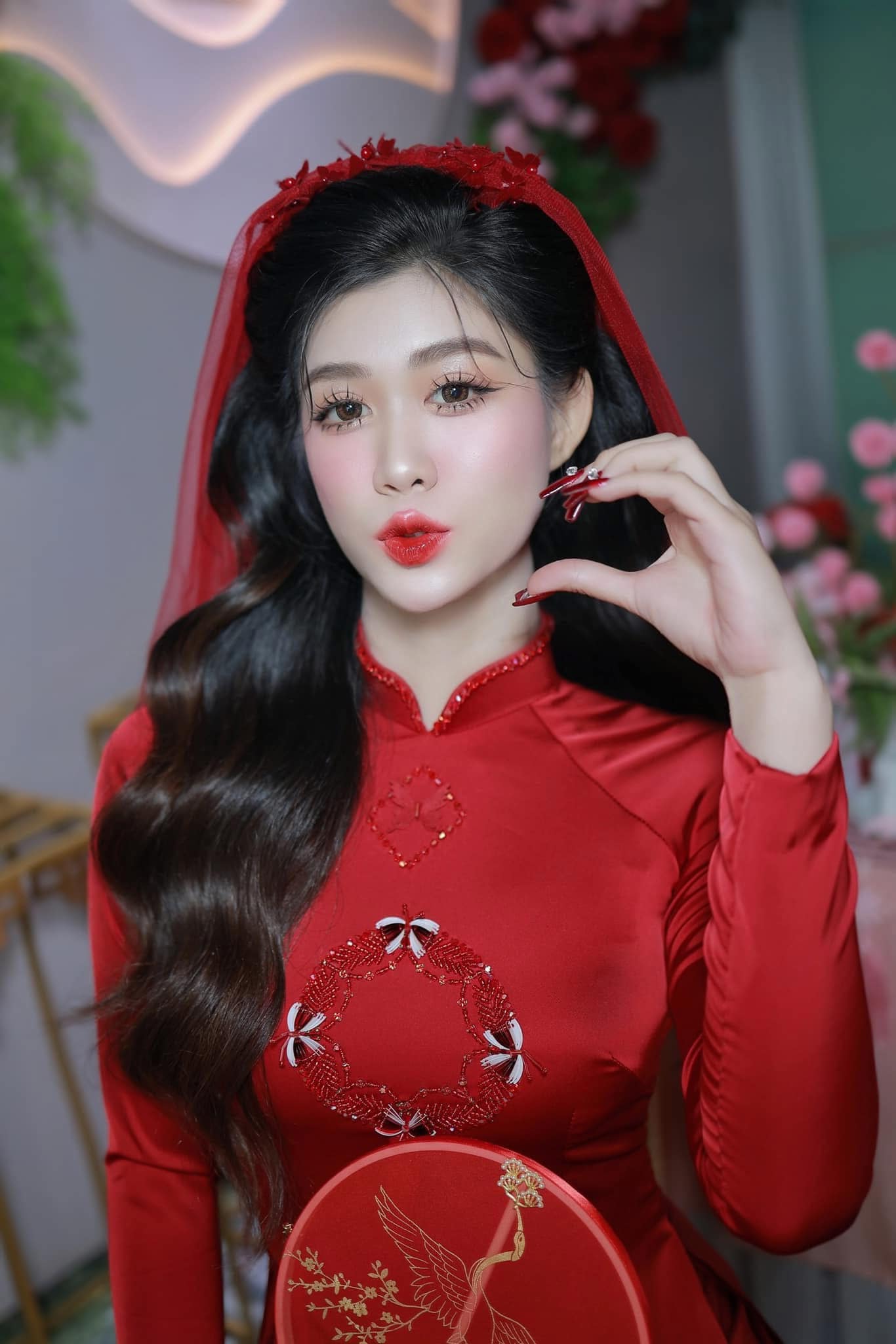 Voan Đỏ 2 Lớp Đính Họa Tiết - Đỏ Hồ Điệp Đính Hạt Trai - Hình ảnh 6