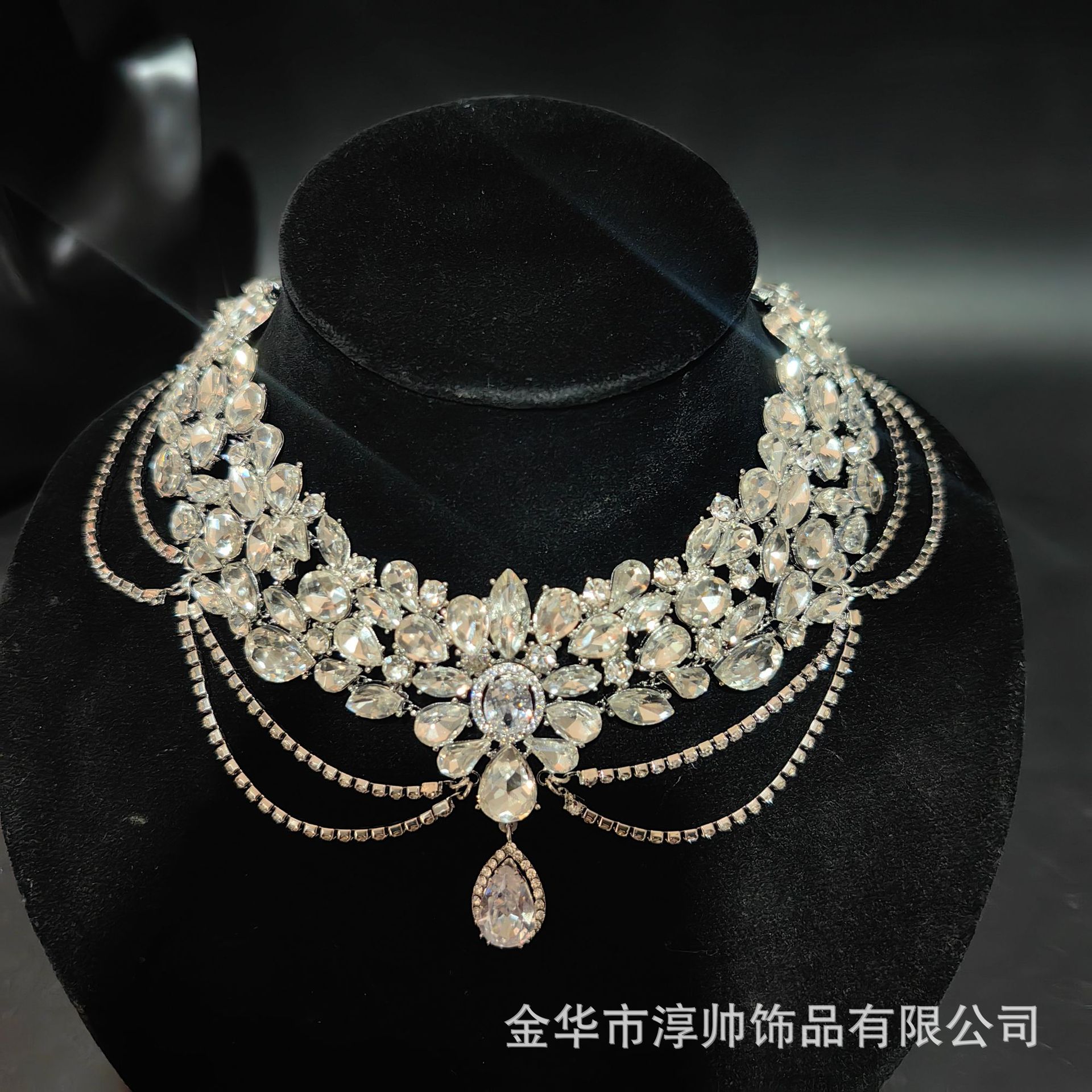 Vòng Cổ Đá Cao Cấp