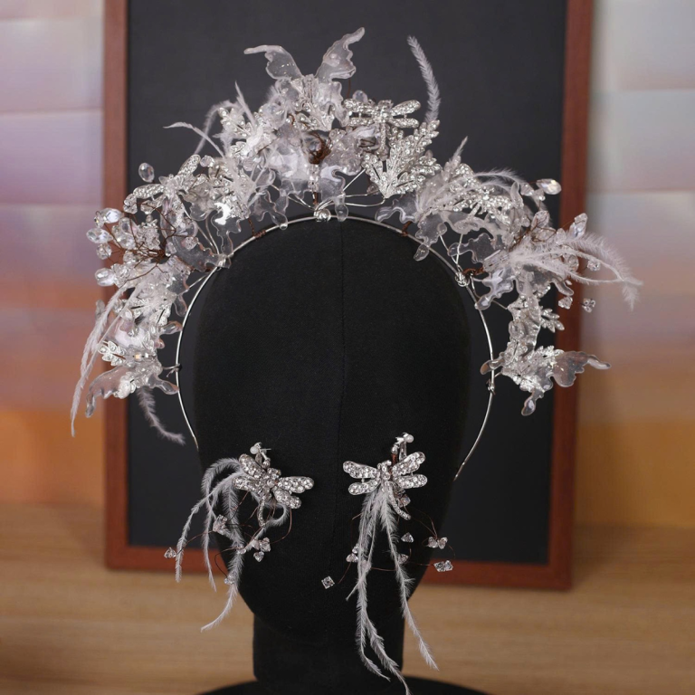 Vuong-Mien-Ho-Diep-Trong-Suot-Mix-Da-Va-Long-Vu-Kem-Bong-Tai