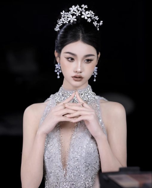 Vương Miện Hoa Đá Kèm Bông Tai Hoa - Hình ảnh 11