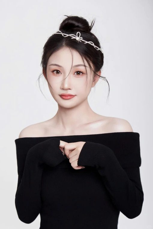 Vương Miện Nơ Thấp - Nơ Nghiêng Đính Ngọc Trai Kèm Bông Tai - Hình ảnh 2