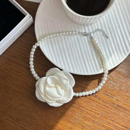 Choker Ngọc Trai Đính Hoa Trà - 1 Dây Ngọc Trai