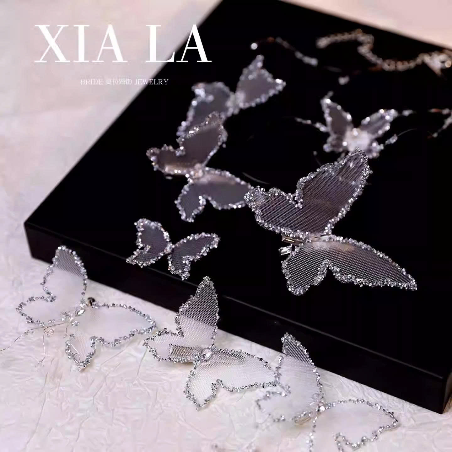 Set Kẹp Hồ Điệp Viền Đá Nhũ Kèm Choker Và Bông Tai - Trắng - Hình ảnh 3