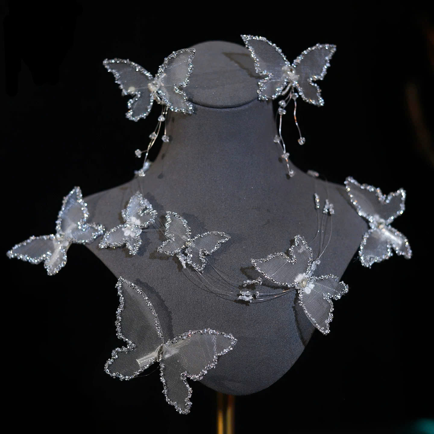 Set Kẹp Hồ Điệp Viền Đá Nhũ Kèm Choker Và Bông Tai - Trắng