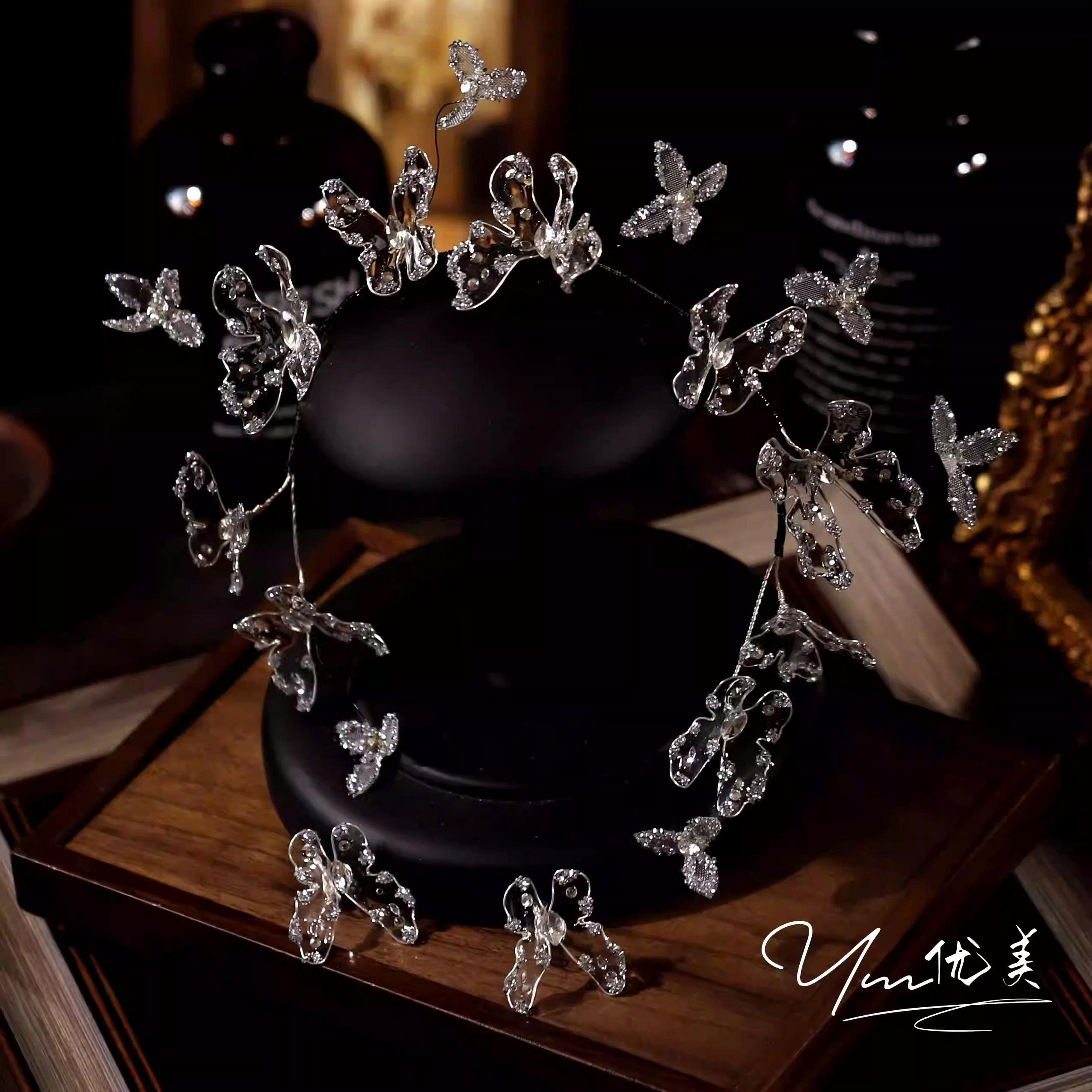 Set Băng Đô Hồ Điệp Phale Đính Đá Kèm Bông Tai - Hình ảnh 3